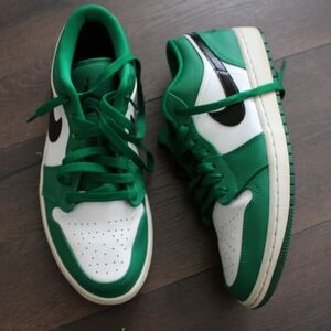 Nike Low Top Sneakers in Green & White